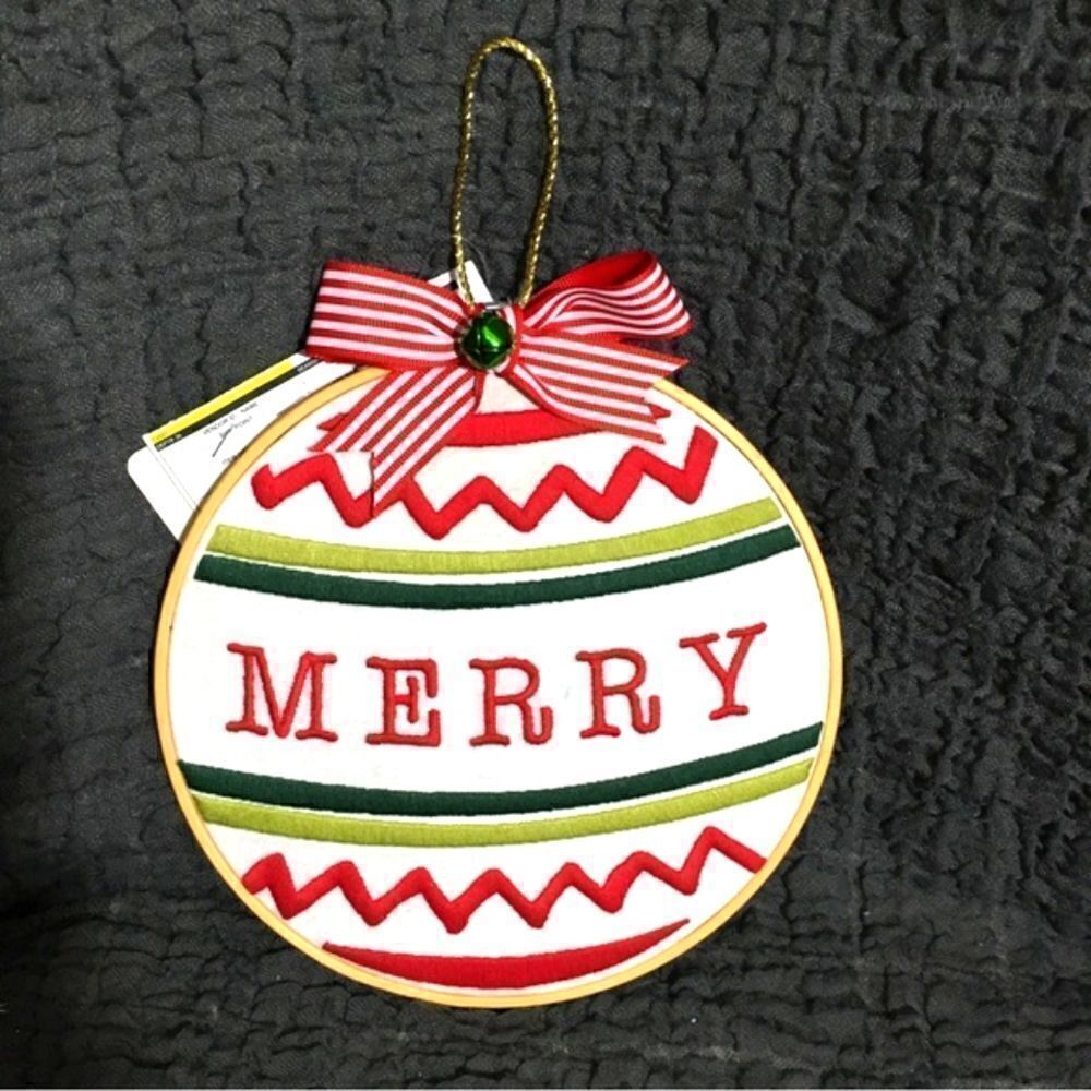 NWT "Merry" Wall Embroidery Hoop Decor